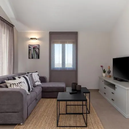 Gorgeous With Pool And Terrace Surrounded By Nature * Lakoselci