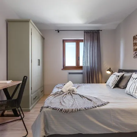 Gorgeous With Pool And Terrace Surrounded By Nature * Lakoselci