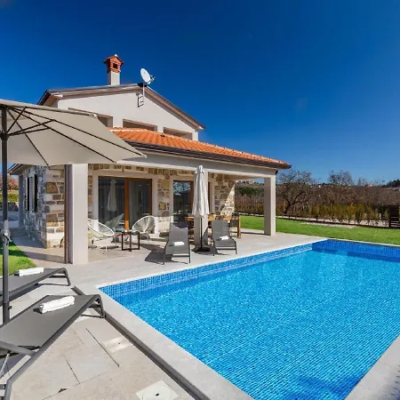 Gorgeous With Pool And Terrace Surrounded By Nature Villa Lakoselci