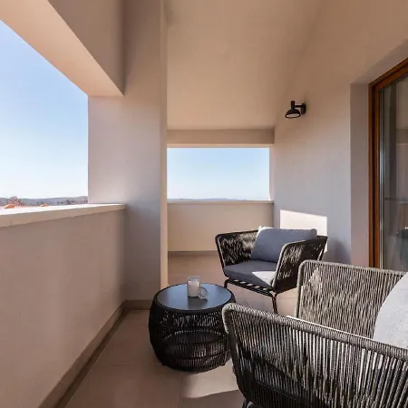 Villa Gorgeous With Pool And Terrace Surrounded By Nature
